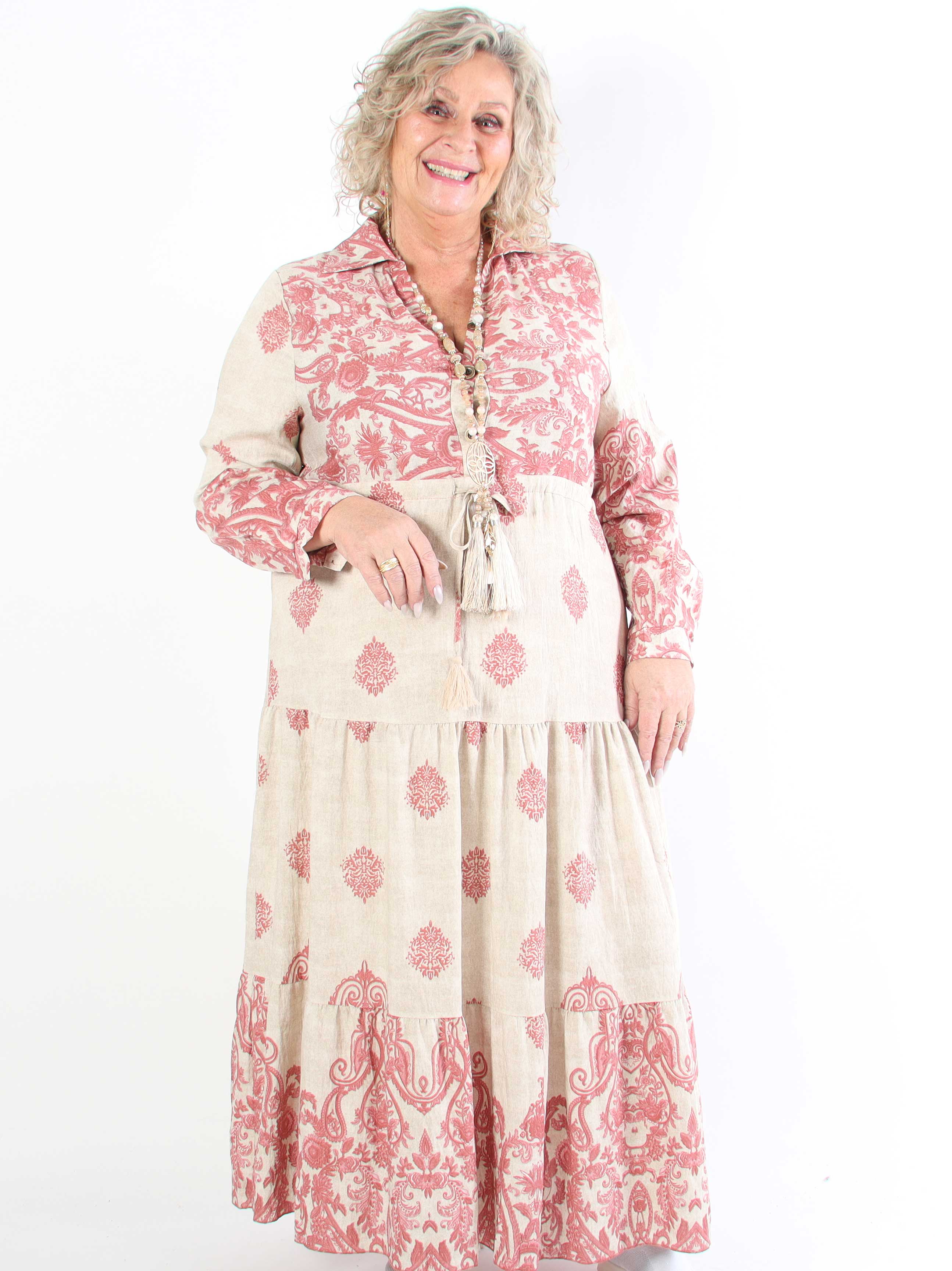 Kira - Lang boheme plus size kjole med mønster